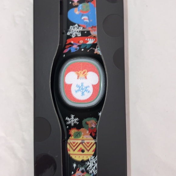 New!! 2023 Disney Holiday Classic Mickey and Friends MagicBand+ - Picture 3 of 11